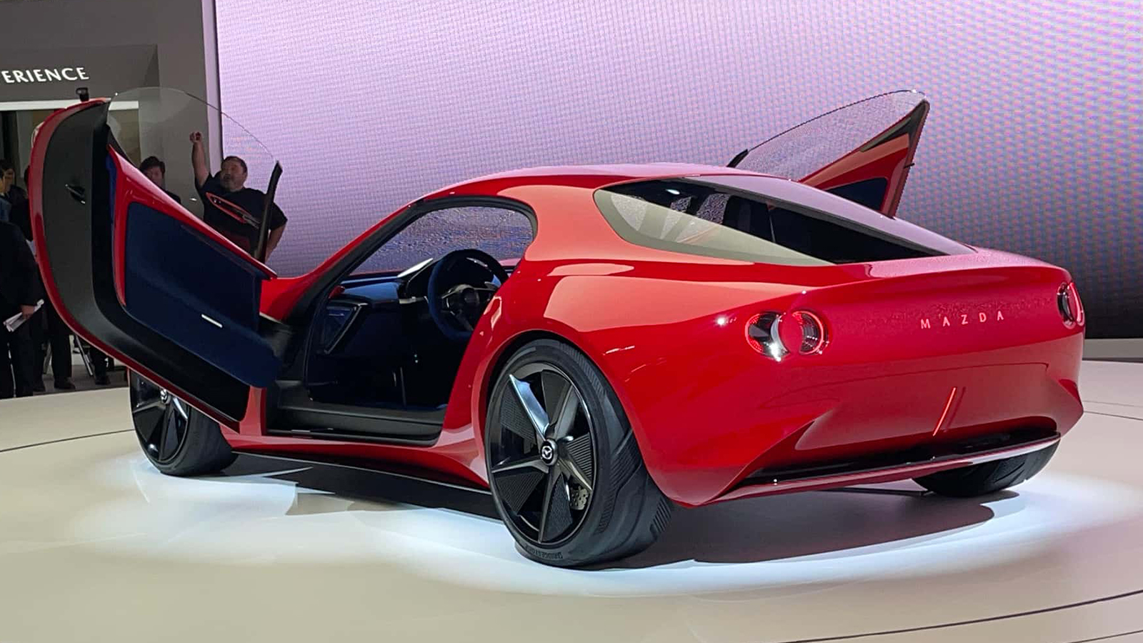 Η Mazda επιβεβαίωσε πως ετοιμάζει «έναν καλό διάδοχο του RX-7»!